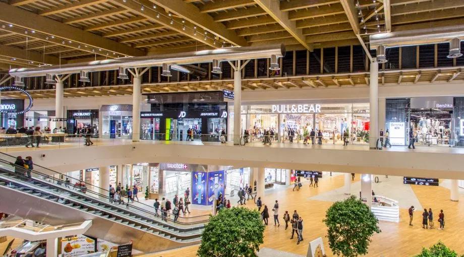 The largest shopping mall in Italy, free of pigeons since 2015