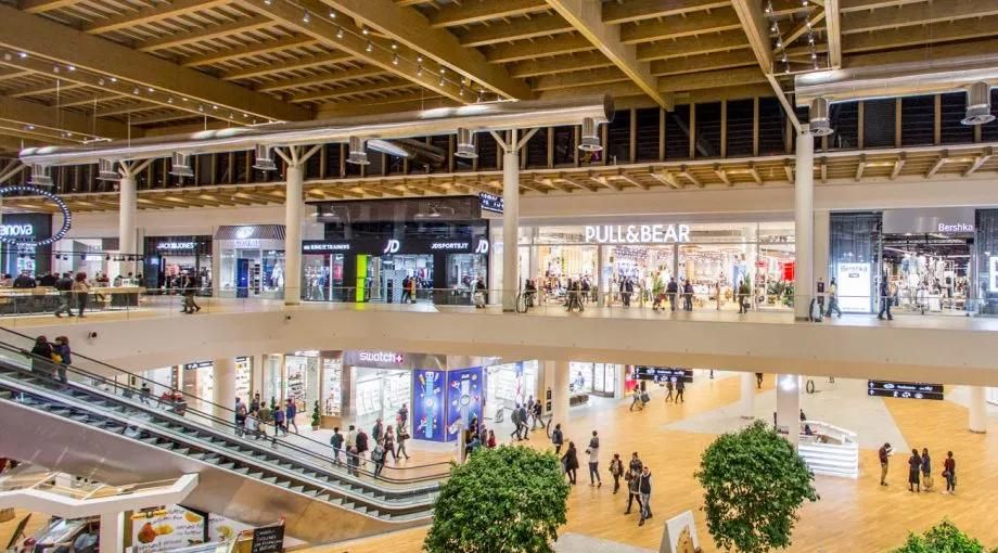 The largest shopping mall in Italy, free of pigeons since 2015